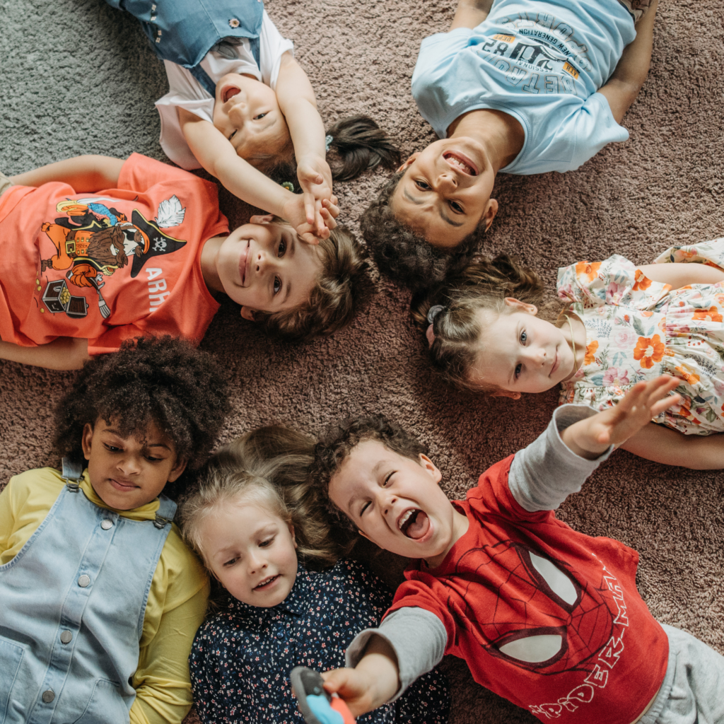 kids-lying-down-on-a-rug-in-a-circle