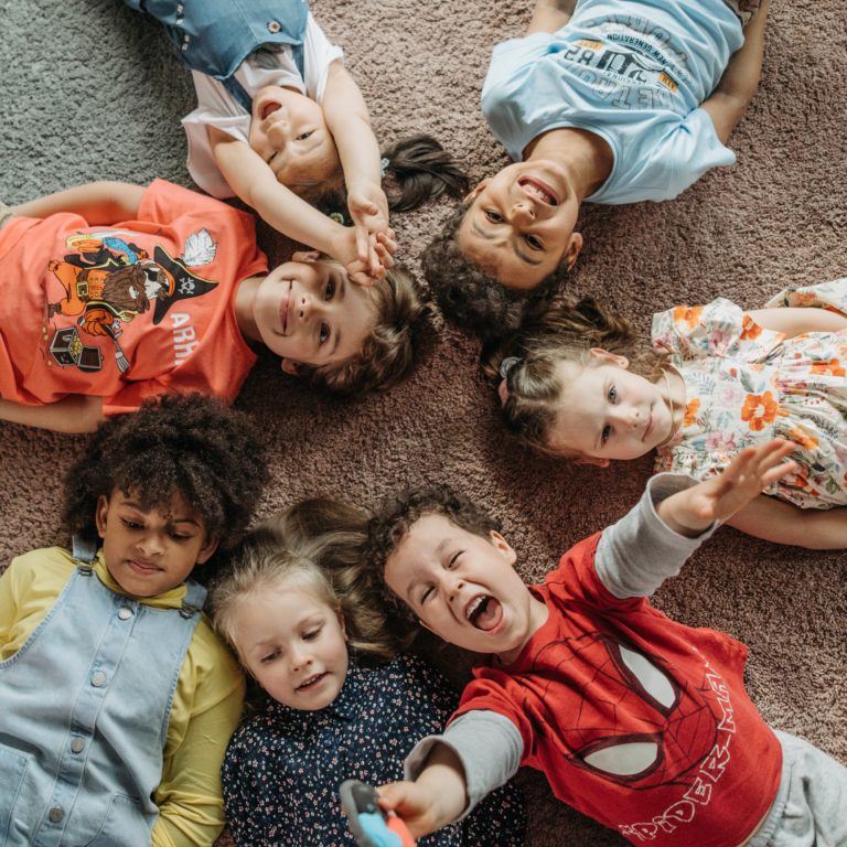 kids-lying-down-on-a-rug-in-a-circle