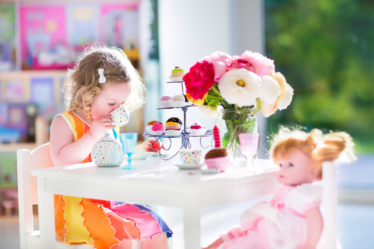 Esplorare attività Montessori coinvolgenti per bambini di 18 mesi