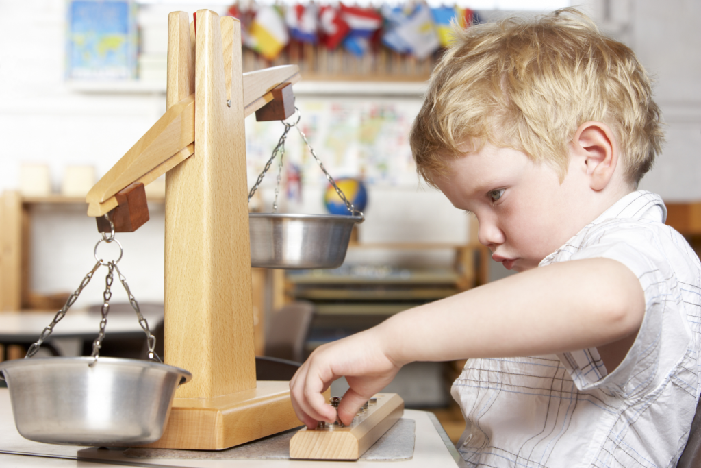 Presentazione del curriculum Montessori per bambini di tre anni