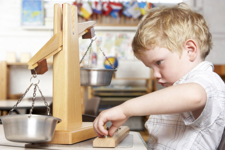 Presentazione del curriculum Montessori per bambini di tre anni