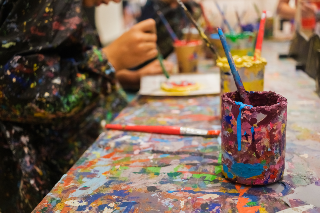 Esplorare artisti famosi con il programma di lezioni per bambini in età prescolare